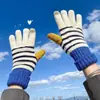Guantes de pantalla táctil estilo coreano para Otoño e Invierno, guantes retro versátiles para mujer, guantes de punto de cinco dedos con contraste de color para estudiante, guantes gruesos de ciclismo para pareja