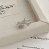 Anillo de Diseño de Nicho Vintage Desgastado, Estilo Lindo con Gato Sosteniendo una Rosa, Joyería Accesorio de Anillo Abierto Ajustable