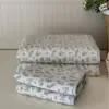 Corea del Sur Algodón de Ganso Cubierta de Cama Juego de Tres Piezas Lavable a Máquina Algodón de Doble Cara Acolchado Sábana de Cama Acolchada Manta Universal para Todas las Estaciones