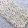 Libro Rojo Pequeño TikTok mismo estilo arcoíris hecho a mano diy tejido lana paquete de material arcoíris bufanda tejida al crochet