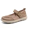 Sandálias casuais femininas de verão, novo estilo, com velcro, plataforma baixa, estilo sapatos de mãe, sapatos de tecido Old Beijing, malha vazada respirável, sola macia