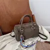 Bolsa de almofada de camurça transfronteiriça, moderna, para mulheres, novo design retrô e único, bolsa tote estilo Boston, bolsa de ombro e bolsa transversal