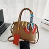 Bolso de Mano Versátil de Nicho Nuevo 2026 para Mujer, Bolso Cruzado Tipo Concha con Pañuelo de Seda, Mismo Estilo que en los Centros Comerciales, Bolso Elegante para Mujer