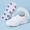 Zapatos de enfermera para mujer de nuevo estilo, adecuados para todas las estaciones, con suelas gruesas, cierre de velcro, suelas suaves, ligeros, transpirables, cómodos para el trabajo, zapatos médicos blancos