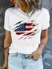 Camiseta com Gola Redonda, Manga Curta e Estampa da Bandeira Americana