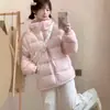 Chaqueta de plumas de invierno súper elegante para mujer, estilo corto, nueva colección 2026, adecuada para figuras petite, abrigo de algodón estilo coreano para estudiantes, ropa de invierno