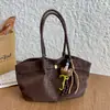 Bolso tote cruzado de gamuza para mujer, estilo casual europeo y americano, gran capacidad, transfronterizo, nuevo, vintage, con colgante, para el trabajo