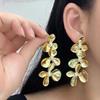 Pendientes románticos franceses de metal con flores, elegantes y exagerados, de moda para mujer, ligeros, lujosos y de alta gama, pendientes únicos.