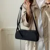 Diseño de nicho moderno simple bolso de un solo hombro estilo coreano ins uso diario elegante moderno casual bolso de axila de un solo hombro