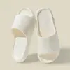 2026 Chinelos resistentes a odores para mulheres, verão, com sensação confortável acolchoada, sola grossa, para uso interno em casa, banheiro, chuveiro, antiderrapantes, para casais