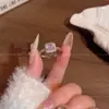Anillo Pequeño de Circonita Cúbica para Mujer, Estilo de Lujo Ligero Nicho de Gama Alta, Diamante Brillante, Anillo de Dedo Índice Versátil Elegante de Moda al por Mayor