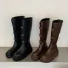 Botas de Cano Alto Estilo Retro Espessas com Fivela Redondas para Mulheres 2026 Novo Estilo Botas de Cavaleiro