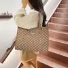 Bolso Tote de Moda para Mujer, Gran Capacidad, Sensación de Alta Gama, Bolso Versátil para el Trabajo, Bolso de Mujer Tendencia Estilo Coreano con Estampado