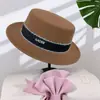 Chapéu de Lã Retrô Estilo Francês Outono e Inverno Celebridade da Internet Socialite Chapéu de Topo Plano Moda Feminina Chapéu para Fotografia de Rua 5 Auto-Operado