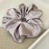 Scrunchie de Cetim com Glitter Fino na Cor Creme com Gipsofila, Prendedor de Cabelo de Alta Qualidade e Elegante, Novo Cordão para Rabo de Cavalo 2025 para Mulheres