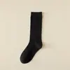 Nuevos Calcetines para Mujer Otoño e Invierno 2024 Calcetines de Caña Media Apilados Estilo Japonés para Mujer Calcetines Rojos Ankora Color Sólido Combinan con Todo Sin Costuras