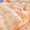Juego de ropa de cama de cuatro piezas de terciopelo de leche, con una funda de edredón gruesa de forro polar coral de doble cara y un juego de sábanas de franela, perfecto para el invierno
