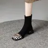 Elegantes botas de metal con hebilla, punta cuadrada, tacón grueso y ajuste ceñido para mujer, nueva colección otoño/invierno, con cierre en la espalda, caña corta y diseño de bloques de color