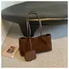 Bolso de Mano de Gran Capacidad Moda Bolso para Viajes al Trabajo Diseño de Nicho Retro 2026 Tendencia Individual Bolso Tote Casual para Mujer