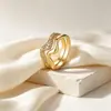 Anillo de Onda de Doble Capa Estilo Ins Europeo y Americano, Chapado en Cobre con Oro de 14K, Versátil para el Trabajo Diario, Anillo de Mujer con Circonita Microincrustada, Suministro al por Mayor