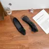 Sapatos Rasos Elegantes Estilo Francês com Bico Quadrado Inspirados na Chanel com Flores de Strass, Novo Modelo de Primavera, Mocassins Versáteis de Boca Rasa para Mulheres