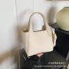 Bolsa de Mão Estilo Coreano Fashionável para o Dia a Dia Bolsa Saco para Mulheres 2026 Novo Modelo de Comércio Exterior Bolsa de Ombro Simples com Padrão de Lichia Bolsa Transversal
