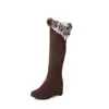 17 nuevas botas de invierno altas hasta la rodilla para mujer, estilo europeo y americano, de suela gruesa, con tacón grueso, botas largas, peludas, cálidas botas de nieve, venta al por mayor en rojo y negro