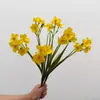 Ramo artificial de narcisos de cuatro cabezas, flores artificiales para decoración de hotel y boda, adorno de arreglo floral