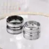 Anel de aço titânio com padrão fosco, moderno e estiloso, para homens, design popular, anéis de casal de nicho europeus e americanos, acessórios de mão transfronteiriços femininos
