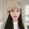 Boina tejida de color sólido calada para mujer, estilo vintage de verano, versátil, fina, transpirable, sombrero de artista adelgazante