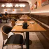 Mesa e Cadeiras de Jantar de Restaurante Ocidental Estilo Chinês Moderno, Cadeiras de Jantar Estofadas Macias Estilo Antigo, Mesa e Cadeiras de Jantar de Restaurante Temático de Restaurante de Fast-Food Italiano