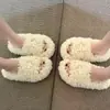 Zapatillas de diseño japonés de nicho con boca poco profunda para mujer 2026 nuevo estilo de celebridad de internet estilo callejero alto temperamento dama elegante zapatillas de una tira