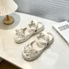 Zuecos Mary Jane Súper Elegantes para Niñas 2026 Verano Nuevos Sandalias de Exterior para Niños Zapatos de Playa Estilo Ballet Modernos