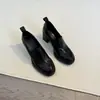 Versão em estoque! 2026 Novo Estilo Retrô Solado Grosso Salto Bloco Sapatos de Salto Único Femininos Corte Profundo Mocassins para o Dia a Dia Salto Alto Sapatos Pequenos de Couro