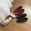 Zapatos Mary Jane rojos para mujer, perfectos con faldas, con tacón oculto, diseño estilo ballet, estética de zapato de entrenamiento alemán, inspiración francesa, versátiles, casuales y planos de punta baja