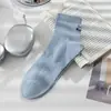 Calcetines primavera y otoño para hombre calcetines de algodón de color liso nuevos fondo de masaje bordado deportivo calcetines de tubo tubo corto calcetines para hombre al por mayor