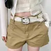 Cinto Y2K vintage de personalidade nicho com tachas para mulheres, projetado para combinar com saias e jeans, com detalhes ondulados em couro