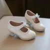 2026 Novos Sapatos de Salto Alto Estilo Coreano para Meninas com Laço, Sapatos de Princesa para Crianças Maiores, Sapatos de Couro para Performance de Dança