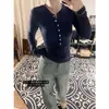 Camiseta Interior de Manga Larga para Mujer con Cuello Semiabierto y Botones en el Hombro Derecho, Suave y Ceroso Imitación Cachemir Mousse, Top de Moda para Otoño e Invierno