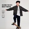 Cardigan Xadrez Novo Outono 2026 para Adolescentes com Gola Reversível, Camisa Casual Versátil de Manga Longa para Meninos de Alta Qualidade