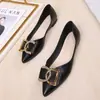 Flats de Mujer Estilo Chanel 2025 Nuevo Versión Coreana Punta Afilada Hebilla Decorativa Metálica Mules Bajas para Mujer