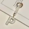 Pingente de chaveiro de carro com 26 letras em inglês cravejado de diamantes transfronteiriço, decoração de bolsa com strass de argila, atacado de chaveiro de celular
