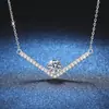 Colgante de Plata de Ley S925 Plata Esterlina Collar de Moissanita Un Quilate Cadena de Clavícula Elegante de Gama Alta Collar con Letra en Forma de V