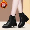 Botas Curtas de Couro Genuíno Macio Femininas 2023 Outono e Inverno Nova Chegada Botas Martins Femininas Forradas com Lã Versátil Salto Grosso Plano Plush Artificial Emagrecimento