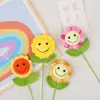 Día del Maestro Flores Artificiales Tejidas a Mano Girasol Sonriente Flor Eterna Terminada Lana Flores Creativas Adornos Regalos