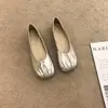 Zapatos de Mujer Retro de Plata Suave Estilo Nuevo Primavera 2025 con Falda Plisada y Mocasines Únicos
