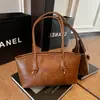 Bolso Retro de Alta Apariencia y Gran Capacidad para Mujer, Nuevo Bolso de Hombro para Viajes de Otoño e Invierno 2025, Bolso de Mano