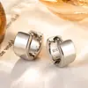 Pendientes de aro lisos, anchos y pequeños para hombres y mujeres, pendientes de aro lisos, modernos y únicos, mini ear cuffs de alta gama, regalo versátil y de moda