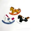 Llavero de Carrusel de Cuero PU Llavero Creativo Colgante de Caballo Mecedora de Carrusel Adorno de Caballo Mecedora