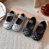 Zapatos de Cuero con Lunares y Lazo para Niñas 2026 Primavera y Otoño Nuevos Suela Suave Versátiles Planos de Princesa Bajos para Niña Pequeña